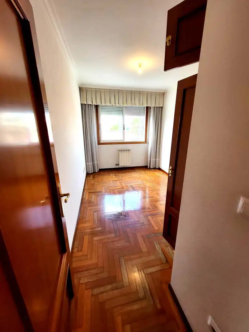 Dormitori de Pis de lloguer en Vigo  amb Calefacció, Parquet i Traster