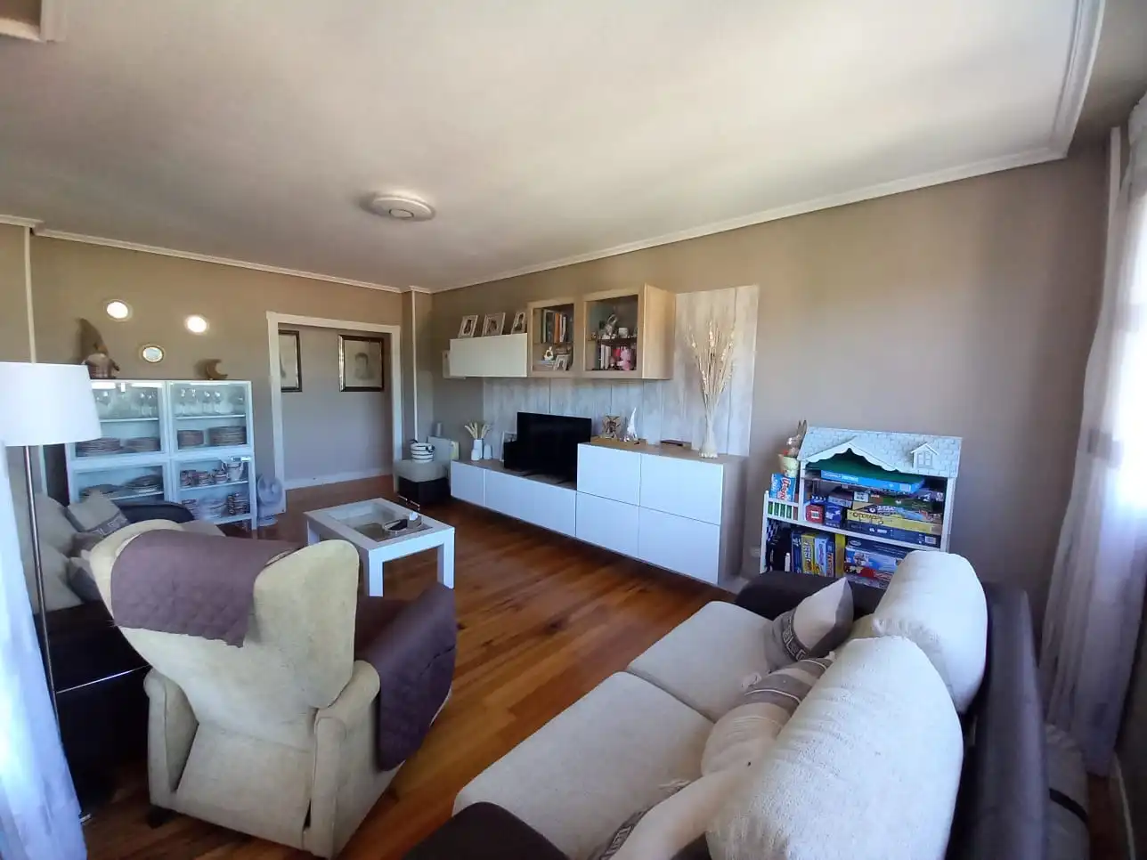 Sala de estar de Piso en venta en Torrelavega  con Calefacción, Jardín privado y Trastero