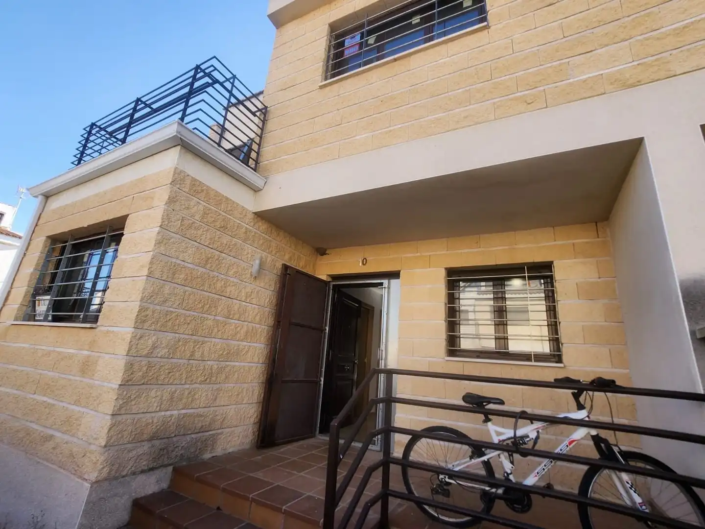 Vista exterior de Casa o xalet en venda en Noez amb Terrassa i Traster