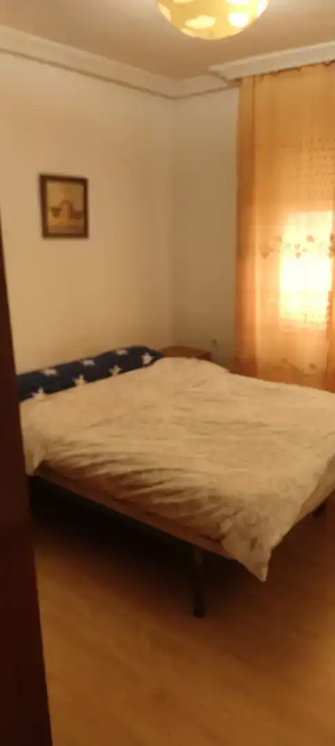 Schlafzimmer von Wohnung zur Miete in Sevilla mit Balkon