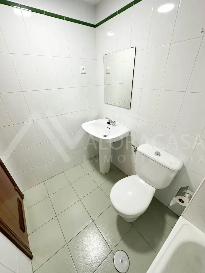 Bathroom of Flat for sale in Málaga  with Air Conditioner and Terrace
