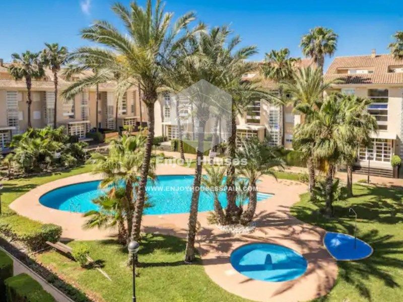 Vista exterior de Apartament en venda en Jávea / Xàbia amb Jardí privat