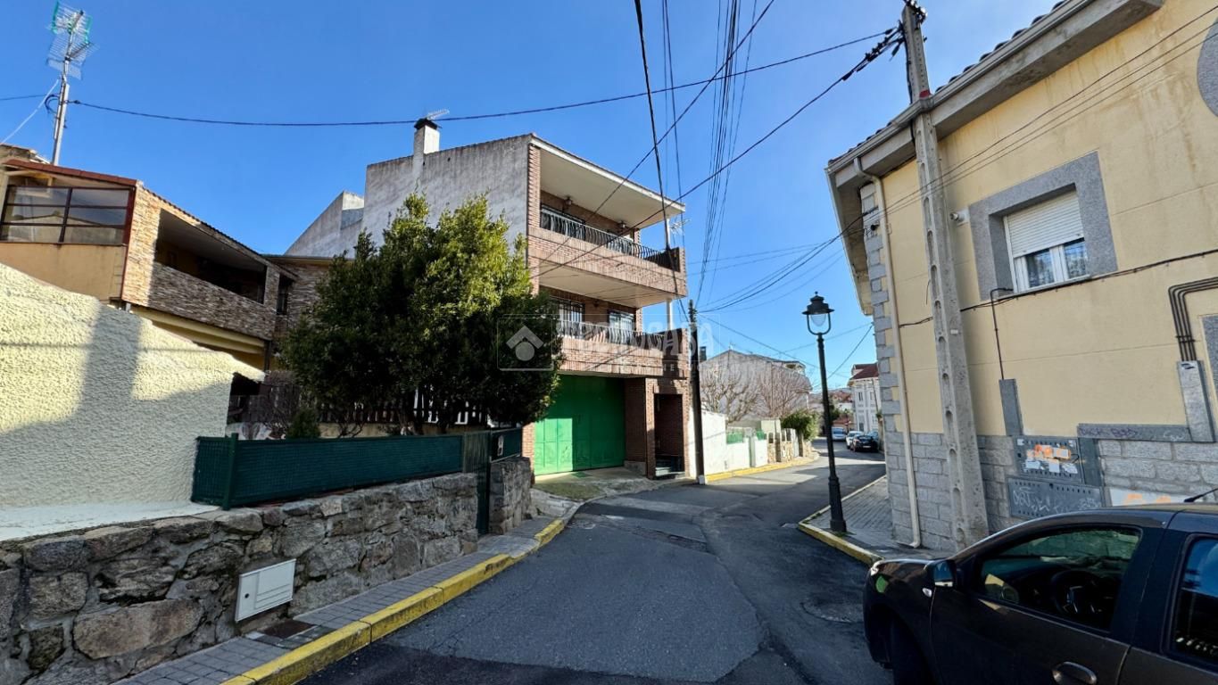 Exterior view of Building for sale in Moralzarzal