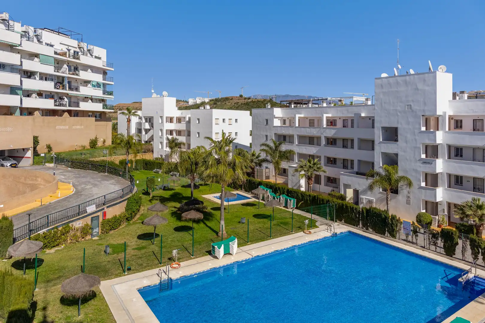 Vista exterior de Ático en venta en Mijas con Calefacción, Jardín privado y Balcón