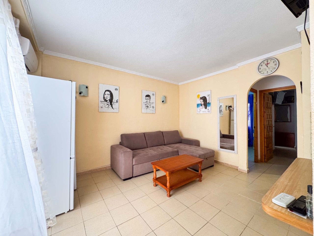 Sala d'estar de Apartament en venda en Torrevieja amb Aire condicionat, Piscina i Moblat