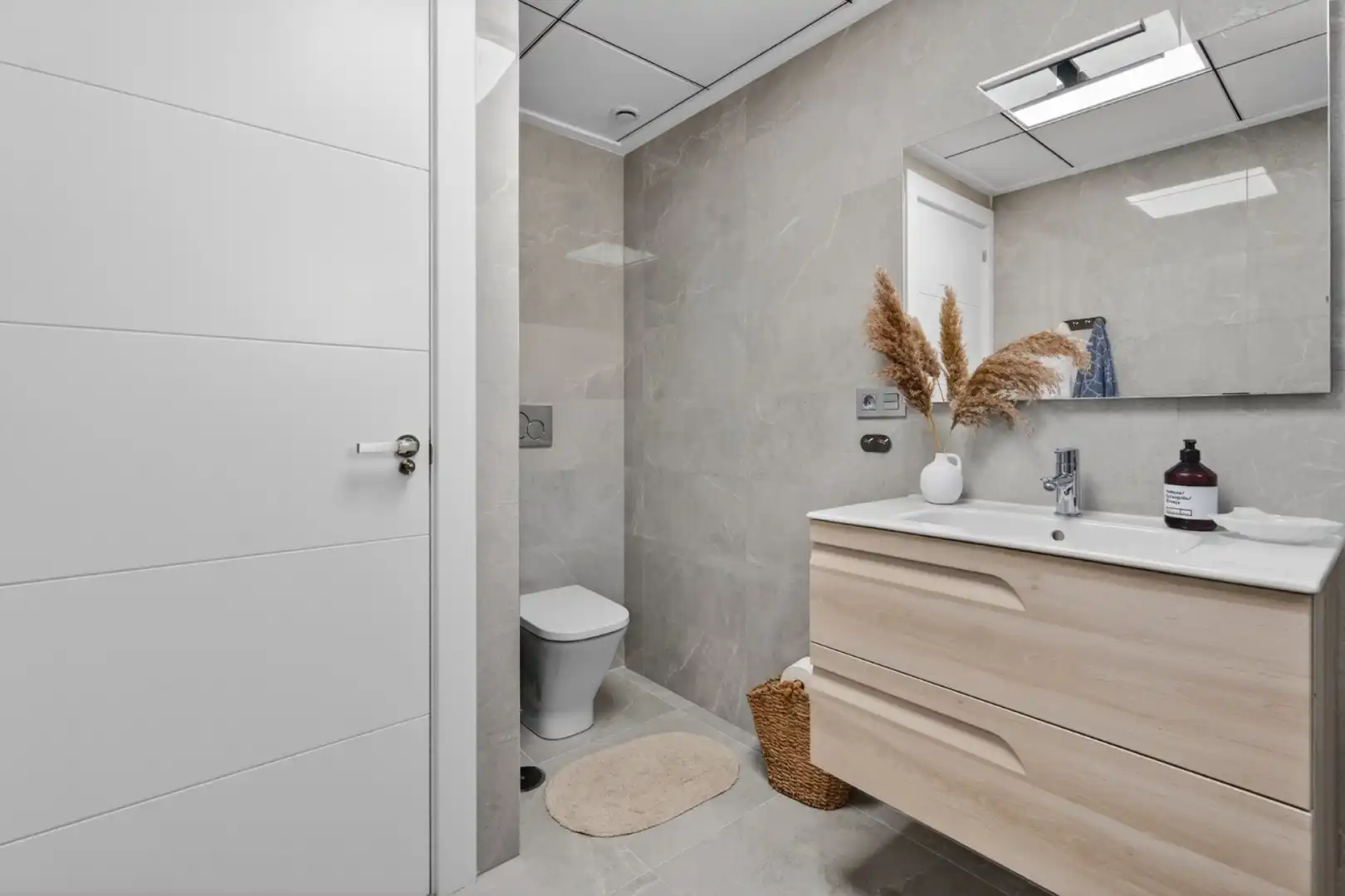 Bathroom of Flat for sale in Torrevieja  with Air Conditioner, Heating and Terrace