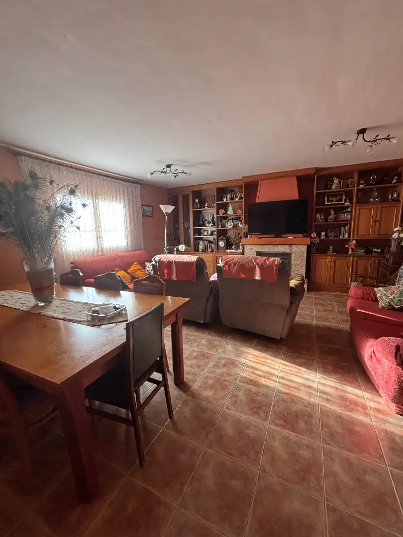Wohnzimmer von Country house zum Verkauf in Flix mit Klimaanlage, Privatgarten und Schwimmbad
