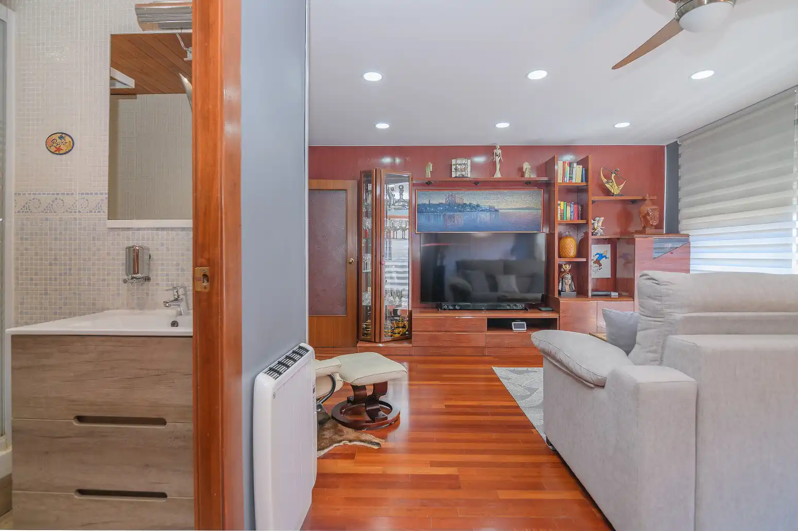 Wohnzimmer von Wohnung zum Verkauf in Barcelona mit Heizung, Parkett und Balkon
