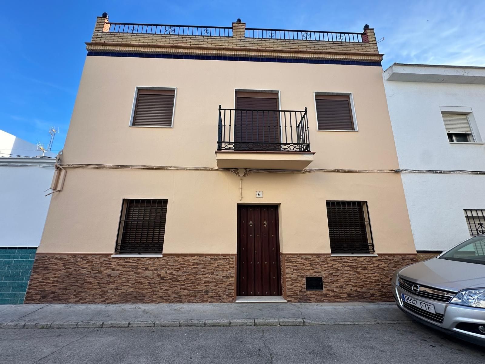 Exterior view of House or chalet for sale in Utrera