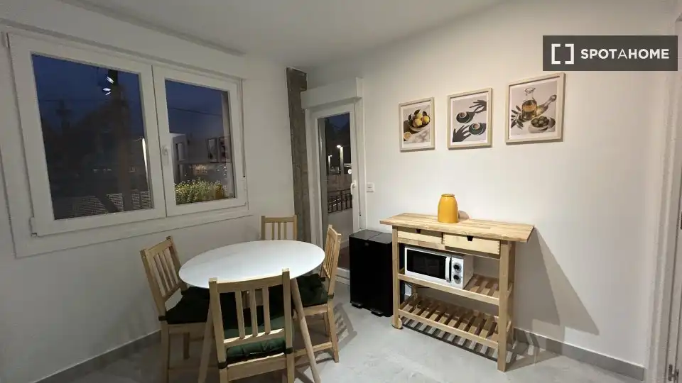 Comedor de Piso para compartir en Bilbao  con Aire acondicionado, Terraza y Amueblado
