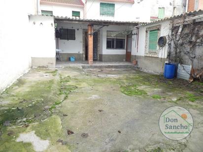 Vista exterior de Casa adosada en venda en Aldeamayor de San Martín amb Calefacció