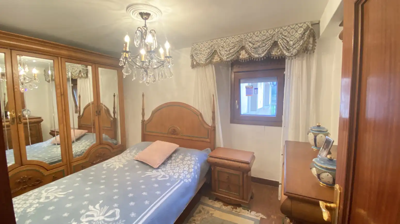 Schlafzimmer von Einfamilien-Reihenhaus zum Verkauf in Voto mit Heizung, Privatgarten und Terrasse
