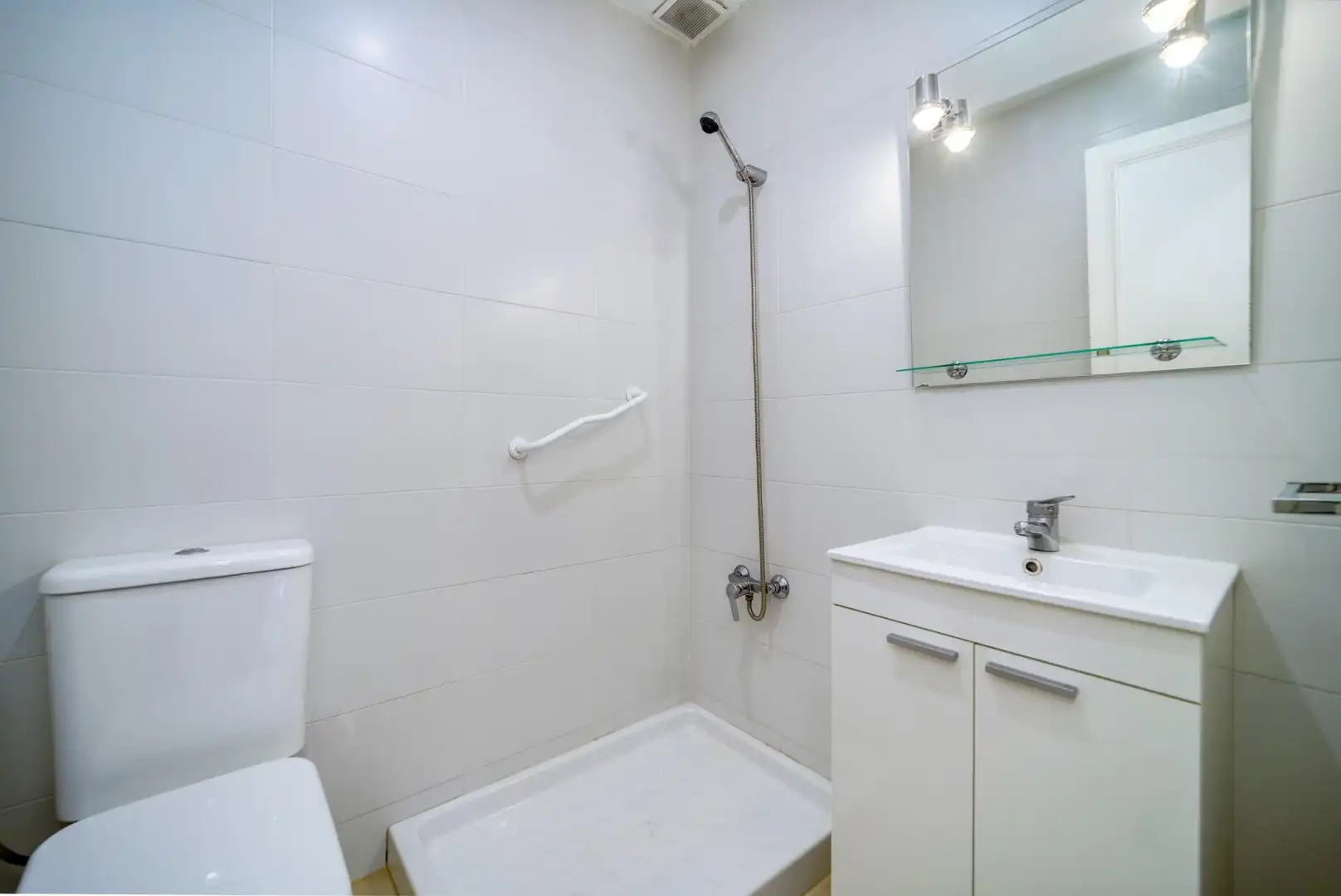 Baño de Casa adosada en venta en Madrid con Calefacción y Jardín privado