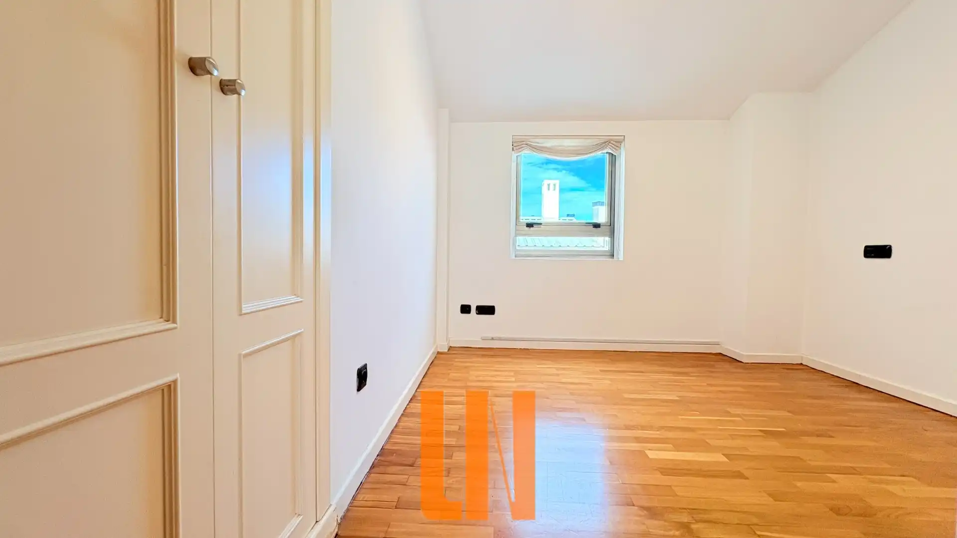Dormitori de Pis en venda en A Coruña Capital  amb Calefacció, Parquet i Terrassa