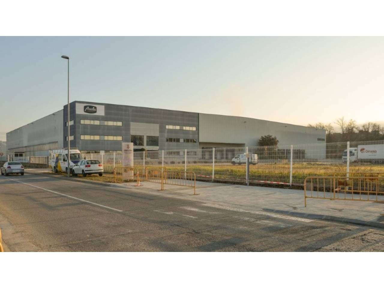 Vista exterior de Nave industrial en venta en Campllong