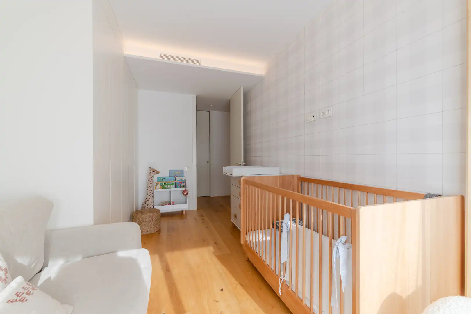 Bedroom of Flat for sale in Girona  with Air Conditioner, Heating and Parquet flooring