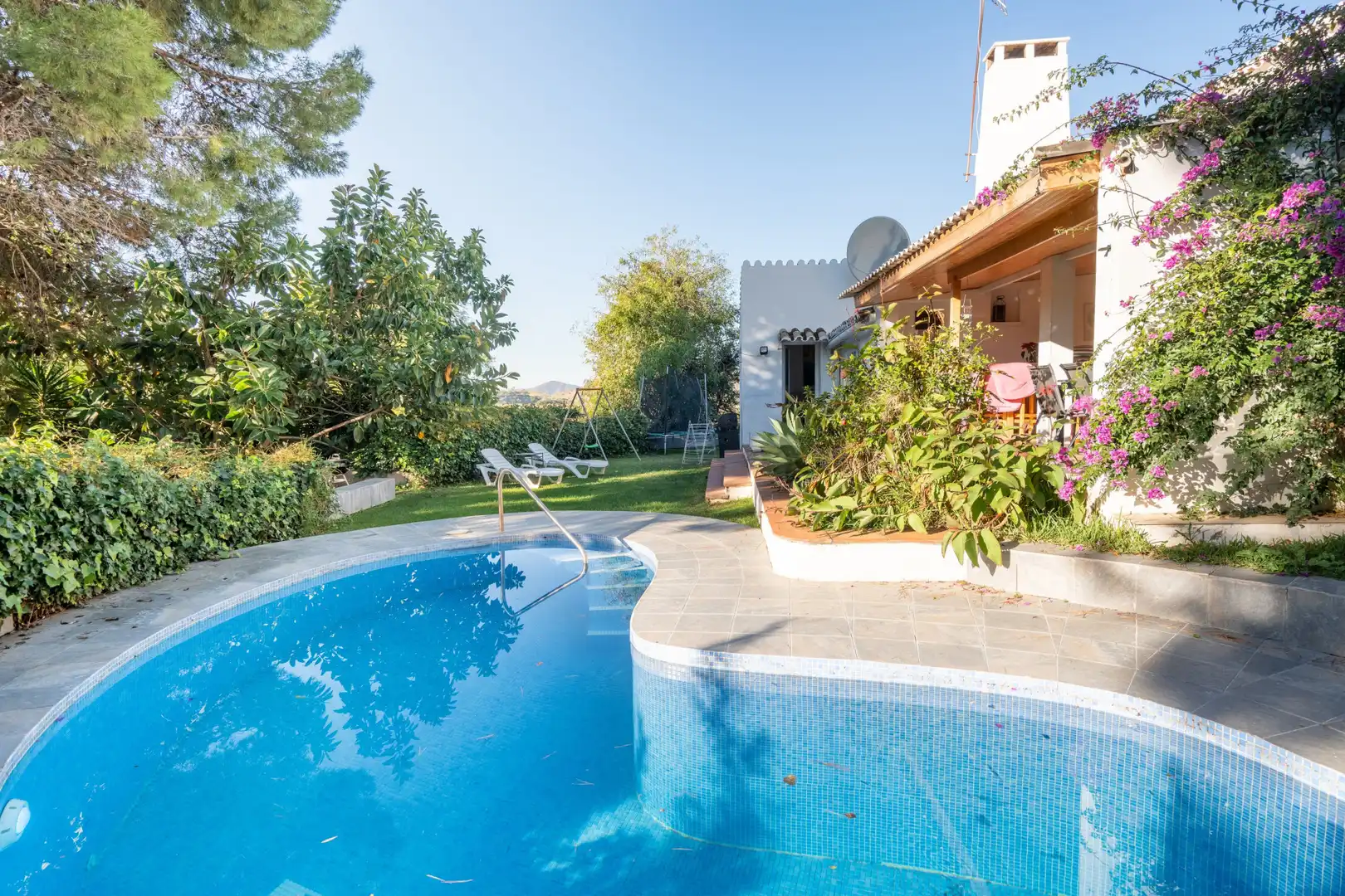 Piscina de Casa o xalet en venda en Fuengirola amb Aire condicionat, Jardí privat i Terrassa