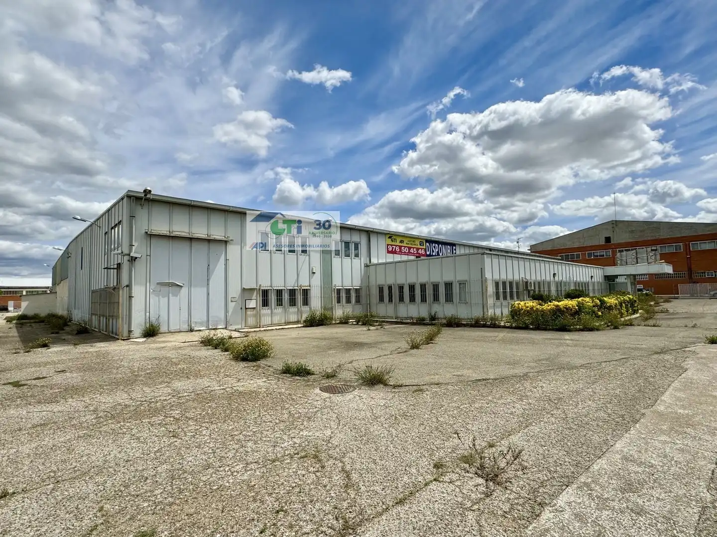 Vista exterior de Nau industrial en venda en Zaragoza