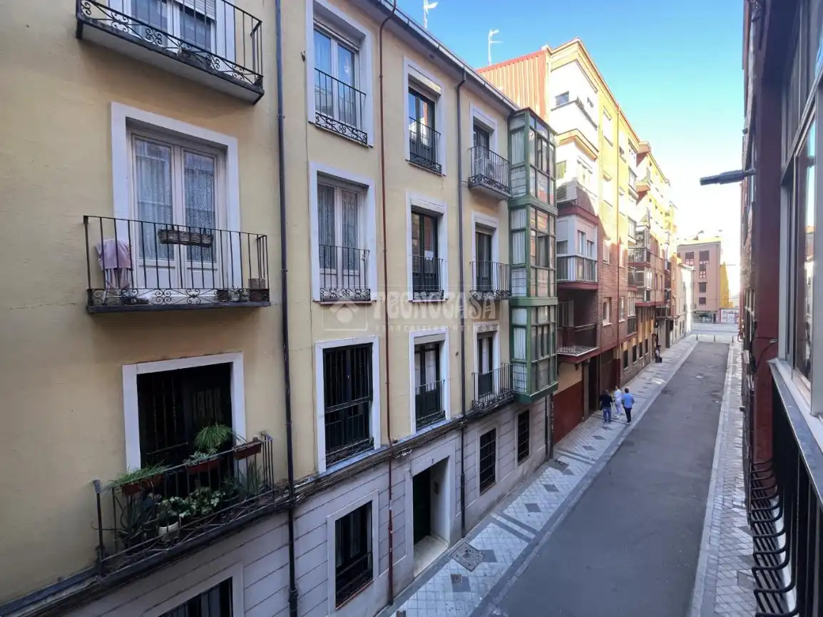 Vista exterior de Piso en venta en Valladolid con Calefacción y Terraza
