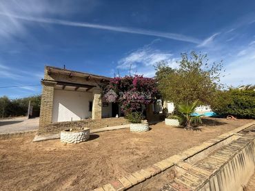 Casa rústica amb piscina en venda a URB. PAGO REDONDO
