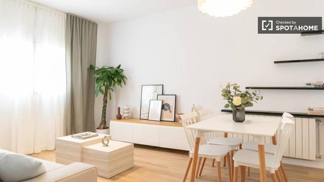 Piso en Alquiler en Palomeras Bajas