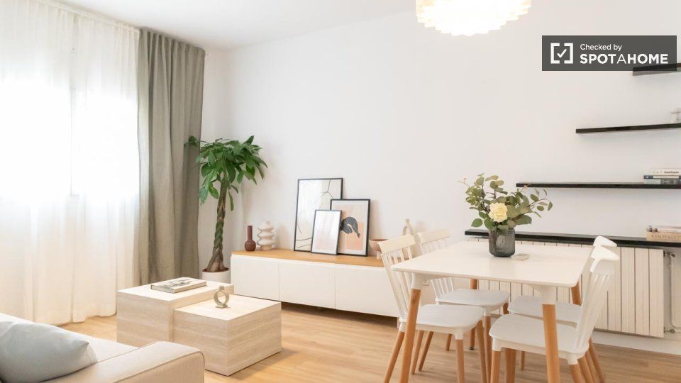 Living room of Flat to rent in  Madrid Capital  with Air Conditioner, Heating and Furnished