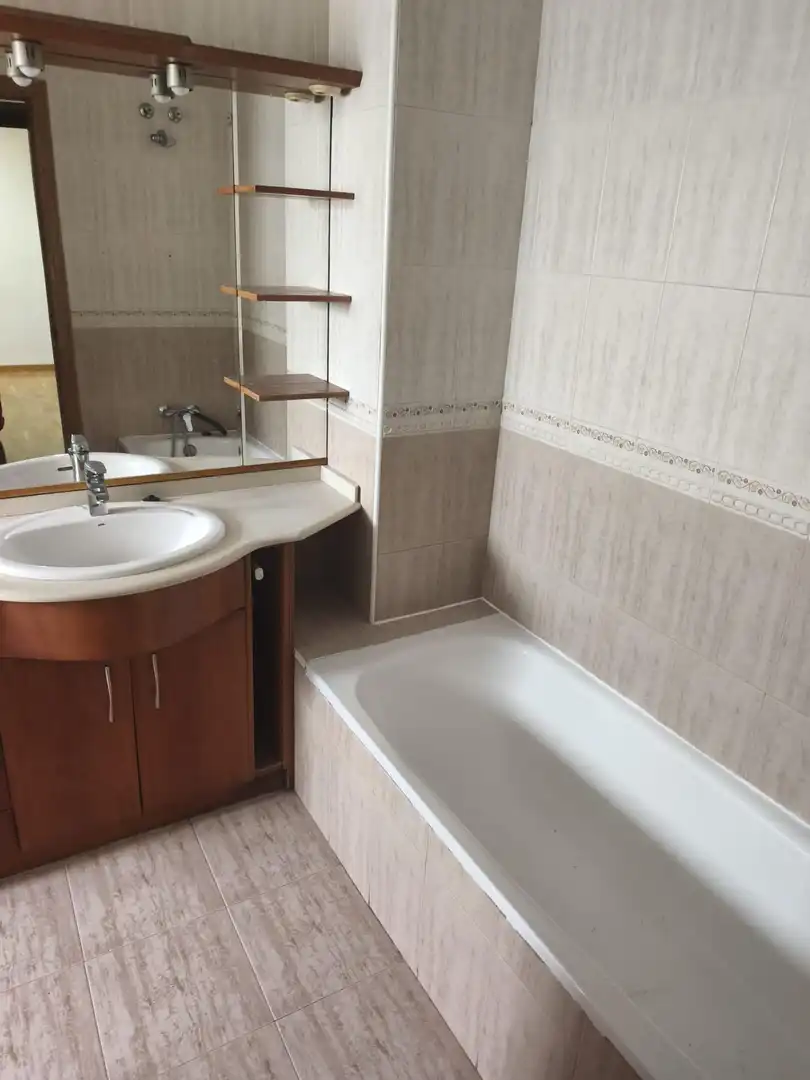 Bathroom of Flat for rent in Elche / Elx  with Furnished and Balcony