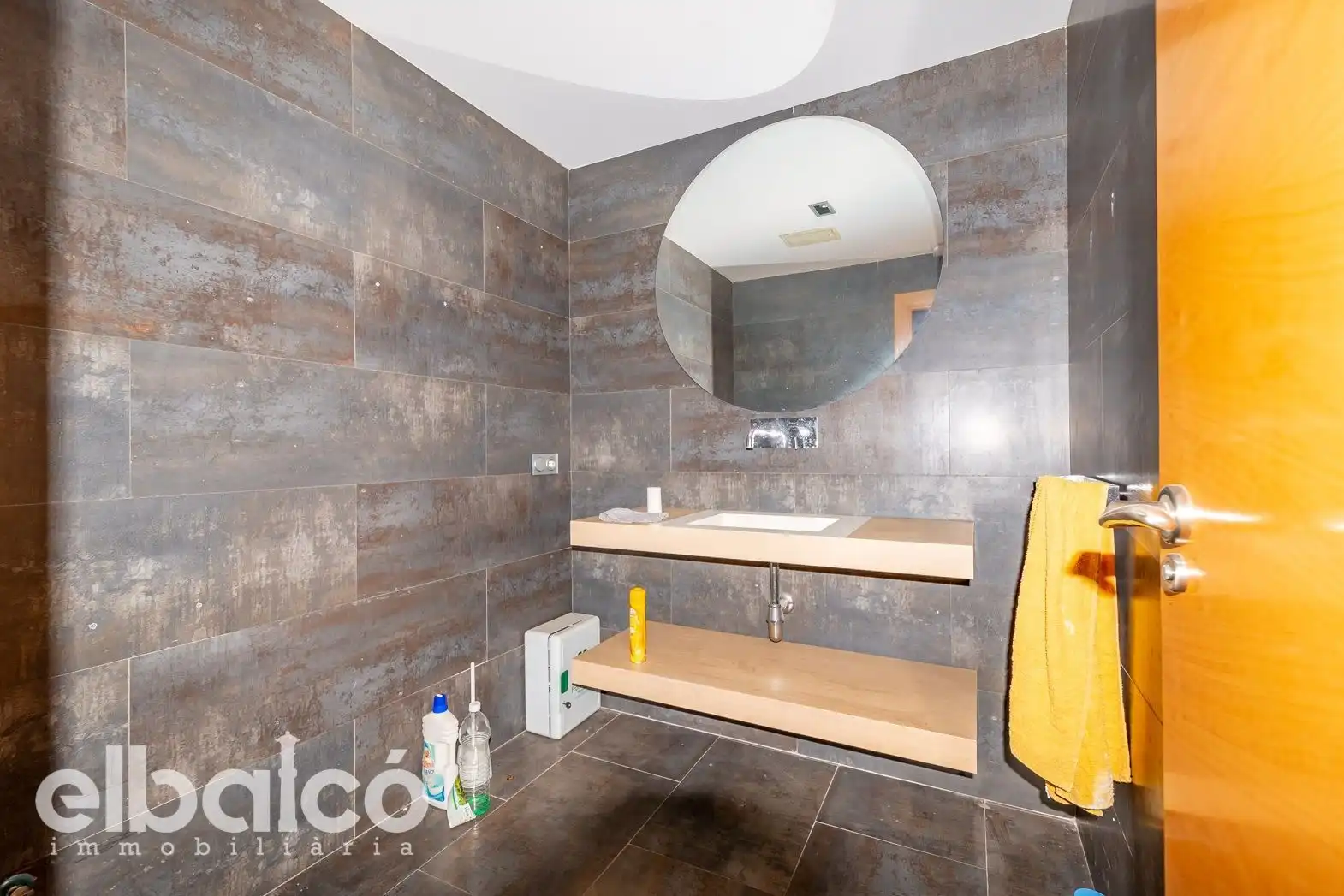 Badezimmer von Büro zum Verkauf in Cambrils mit Klimaanlage, Heizung und Terrasse