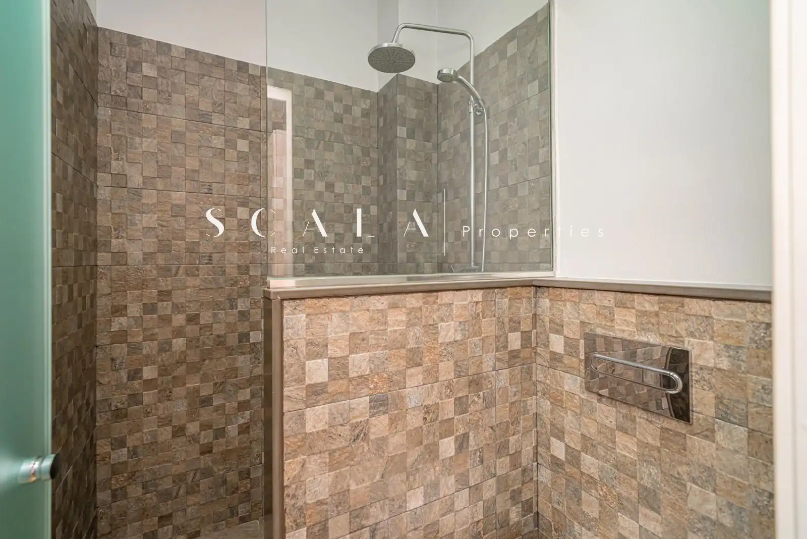 Bathroom of Duplexes for rent in Madrid  with Air Conditioner, Heating and Terrace