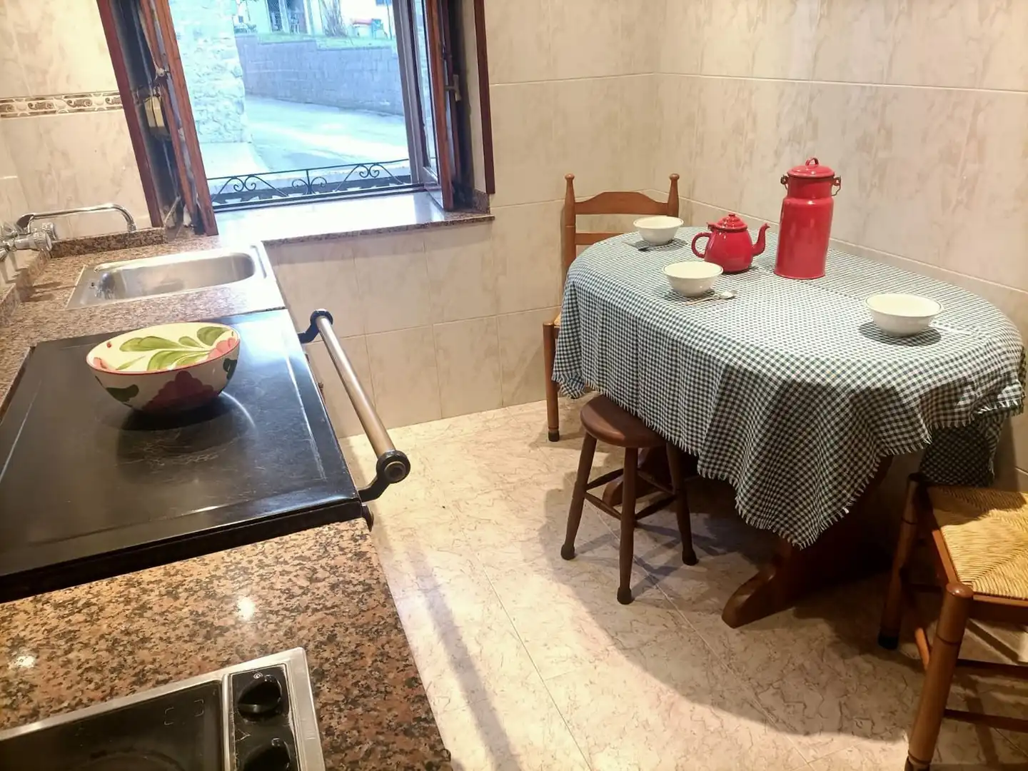 Cuina de Casa o xalet en venda en Siero amb Traster i Piscina
