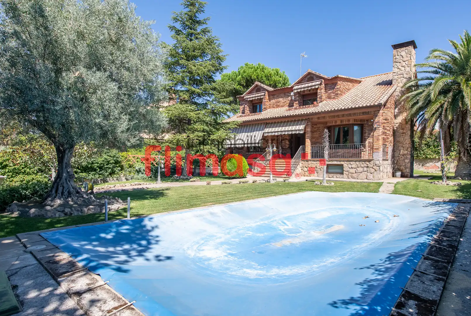 Xalet amb piscina en venda a Calle Cerezo