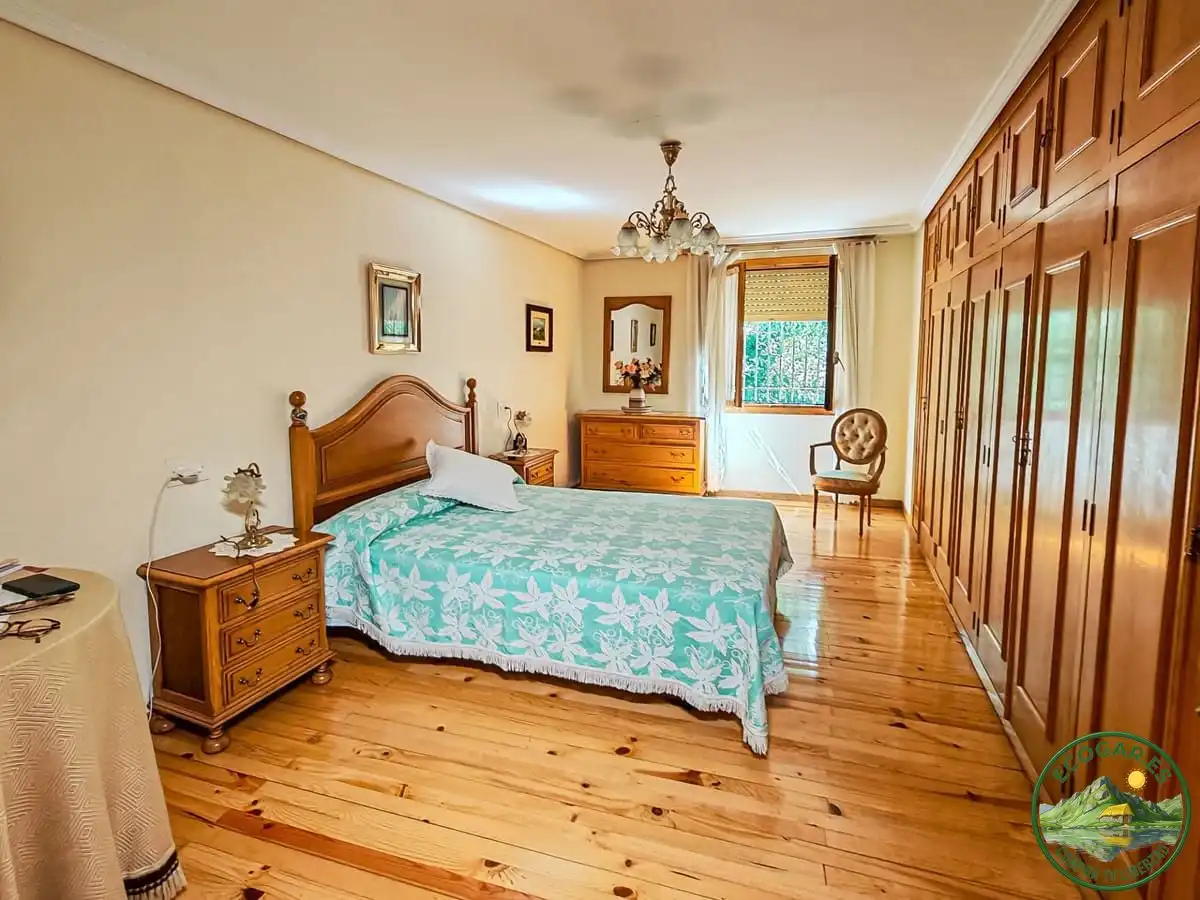 Dormitori de Casa o xalet en venda en Vega de Valcarce amb Calefacció, Jardí privat i Parquet
