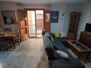 Appartamento con balcone in affitto a Calle ALMIRECEROS