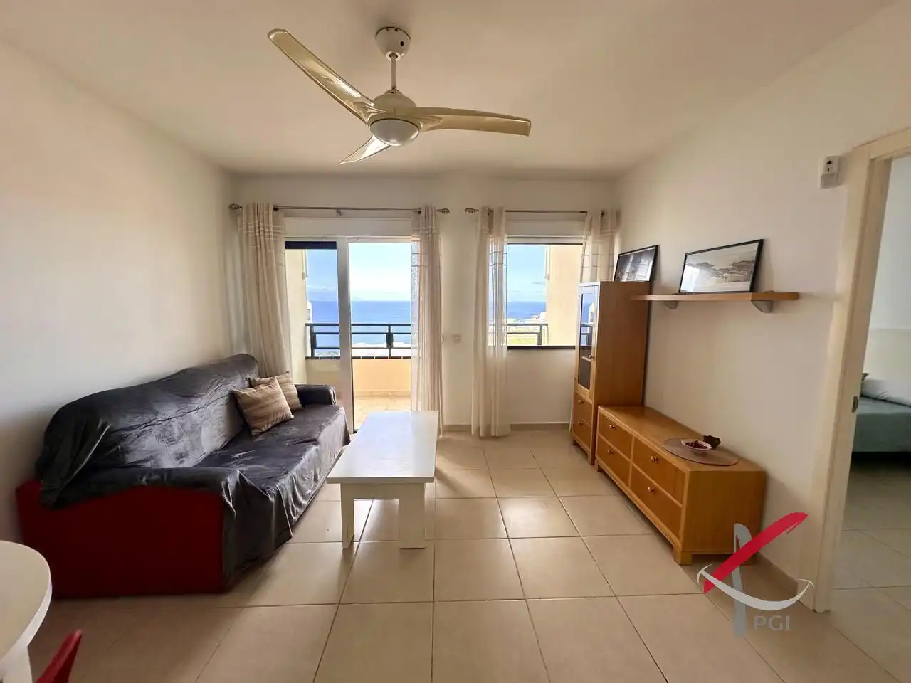 Sala de estar de Piso en venta en Adeje con Terraza y Piscina comunitaria