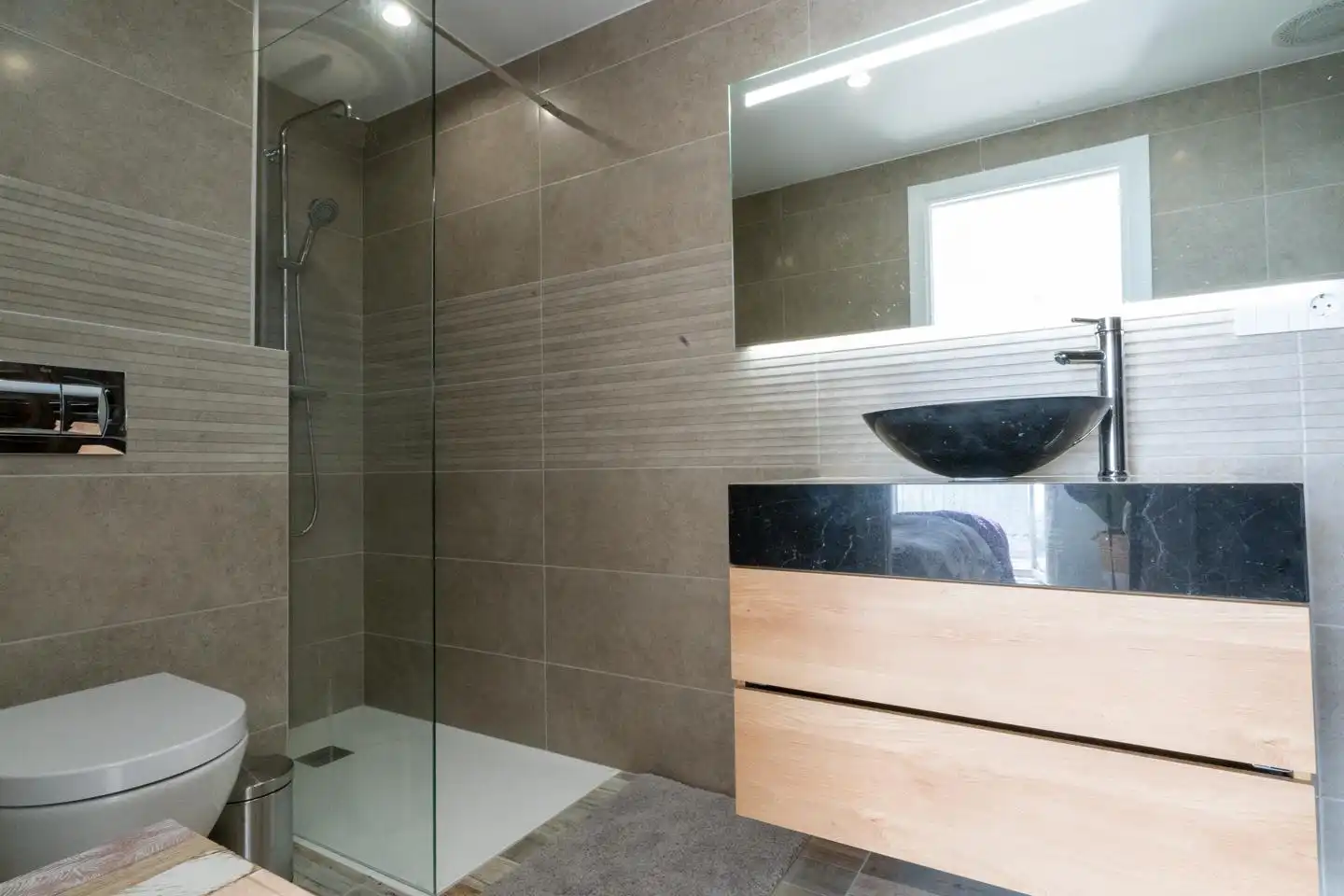 Badezimmer von Wohnung zum Verkauf in Santa Pola mit Klimaanlage, Heizung und Terrasse