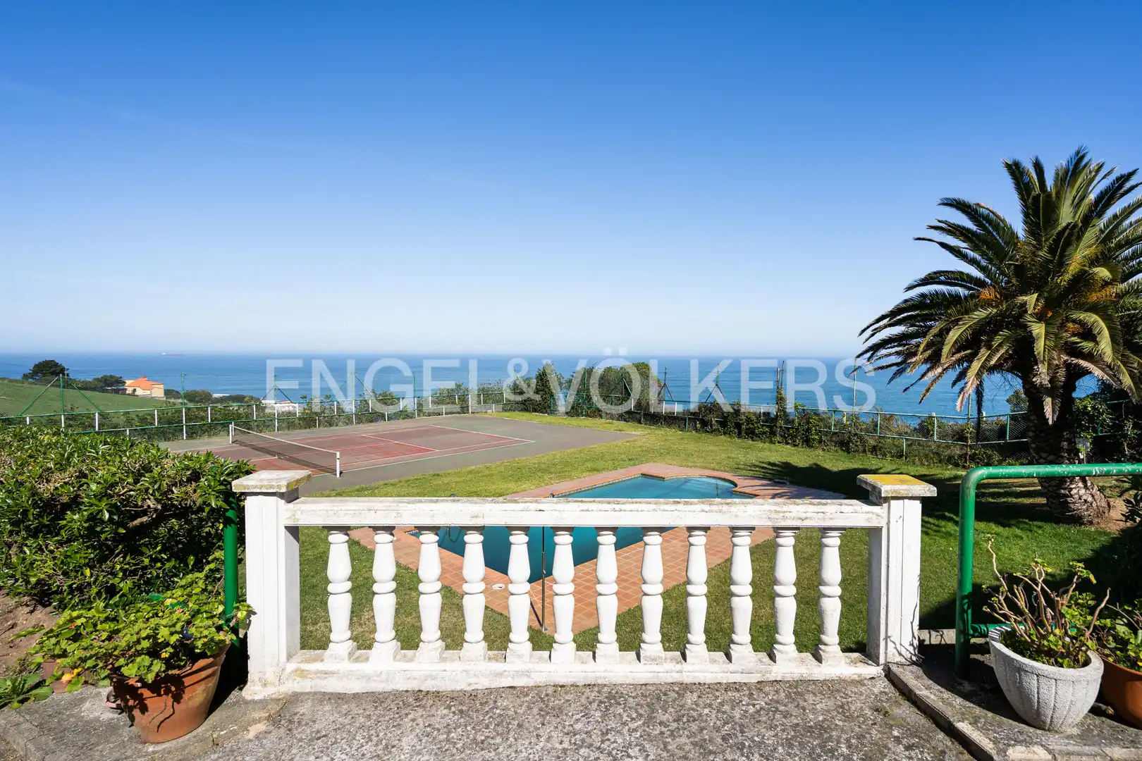 Vista exterior de Casa o chalet en venta en Gijón  con Calefacción, Trastero y Piscina