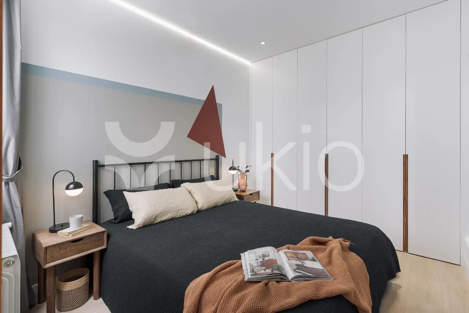 Dormitori de Apartament de lloguer en Madrid amb Aire condicionat, Calefacció i Moblat