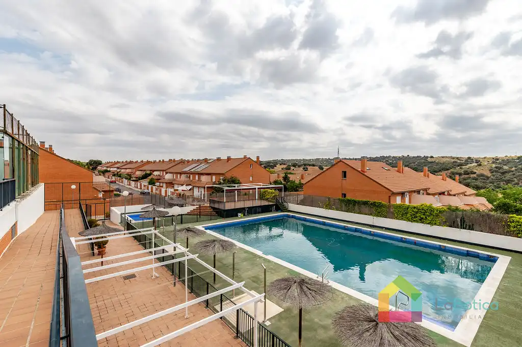 Swimming pool of Detached homes for sale in Toledo  with Air Conditioner, Heating and Terrace