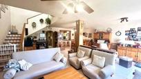 Sala d'estar de Casa o xalet en venda en Alicante / Alacant amb Aire condicionat, Terrassa i Piscina comunitària