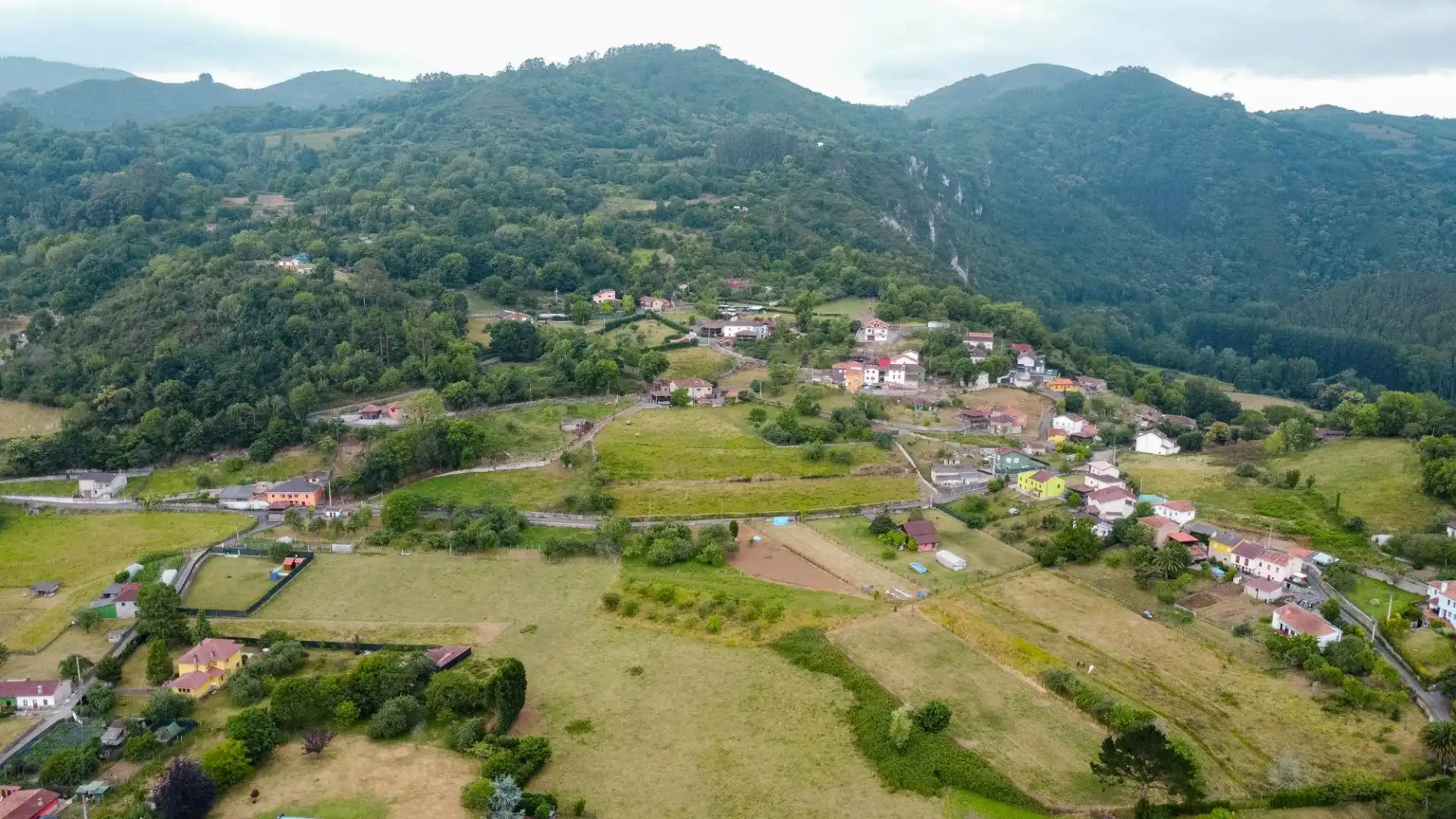 Casa o xalet en venda en Oviedo  amb Calefacció, Jardí privat i Terrassa