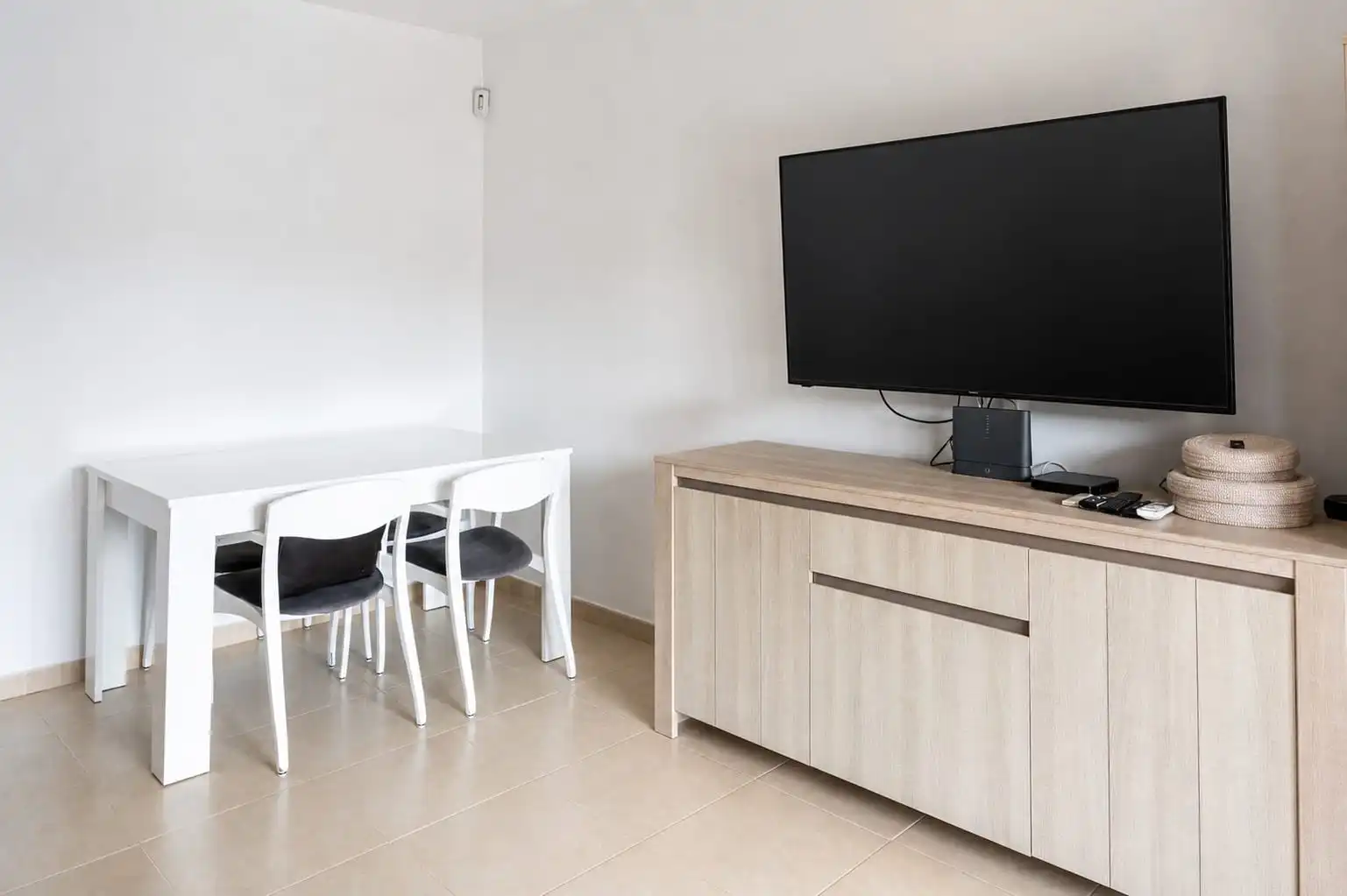 Sala de estar de Casa adosada en venta en Mont-roig del Camp con Aire acondicionado, Jardín privado y Terraza