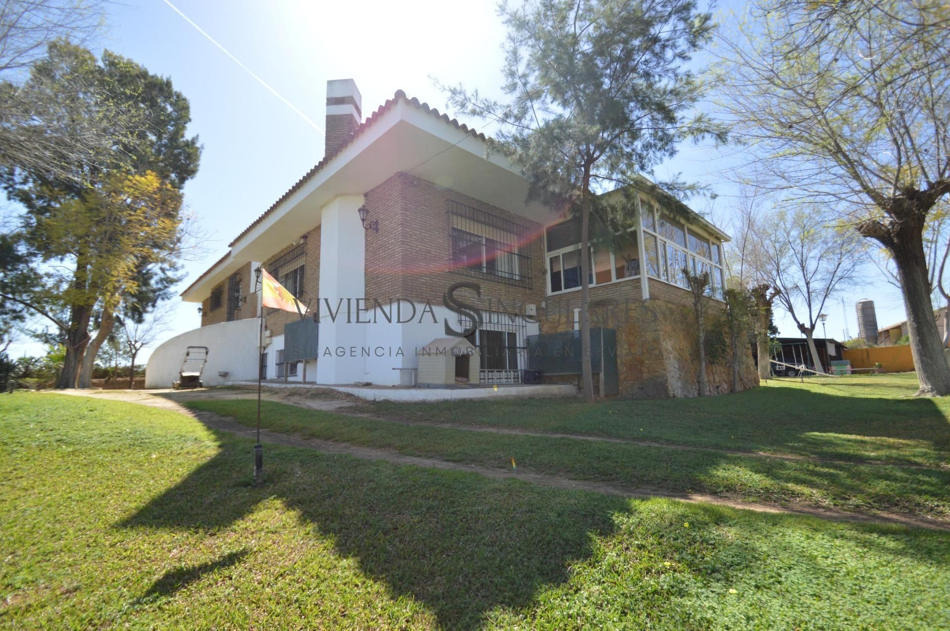 Garden of House or chalet for sale in Alcalá de Guadaira  with Air Conditioner, Private garden and Storage room