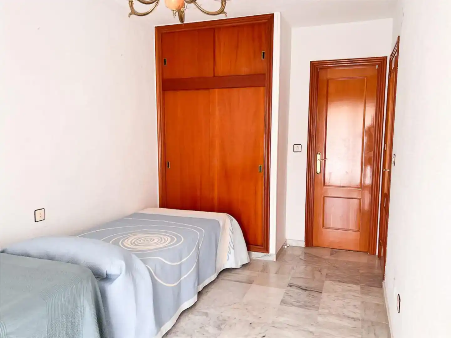 Schlafzimmer von Wohnungen zur Miete in Salobreña mit Schwimmbad und Balkon