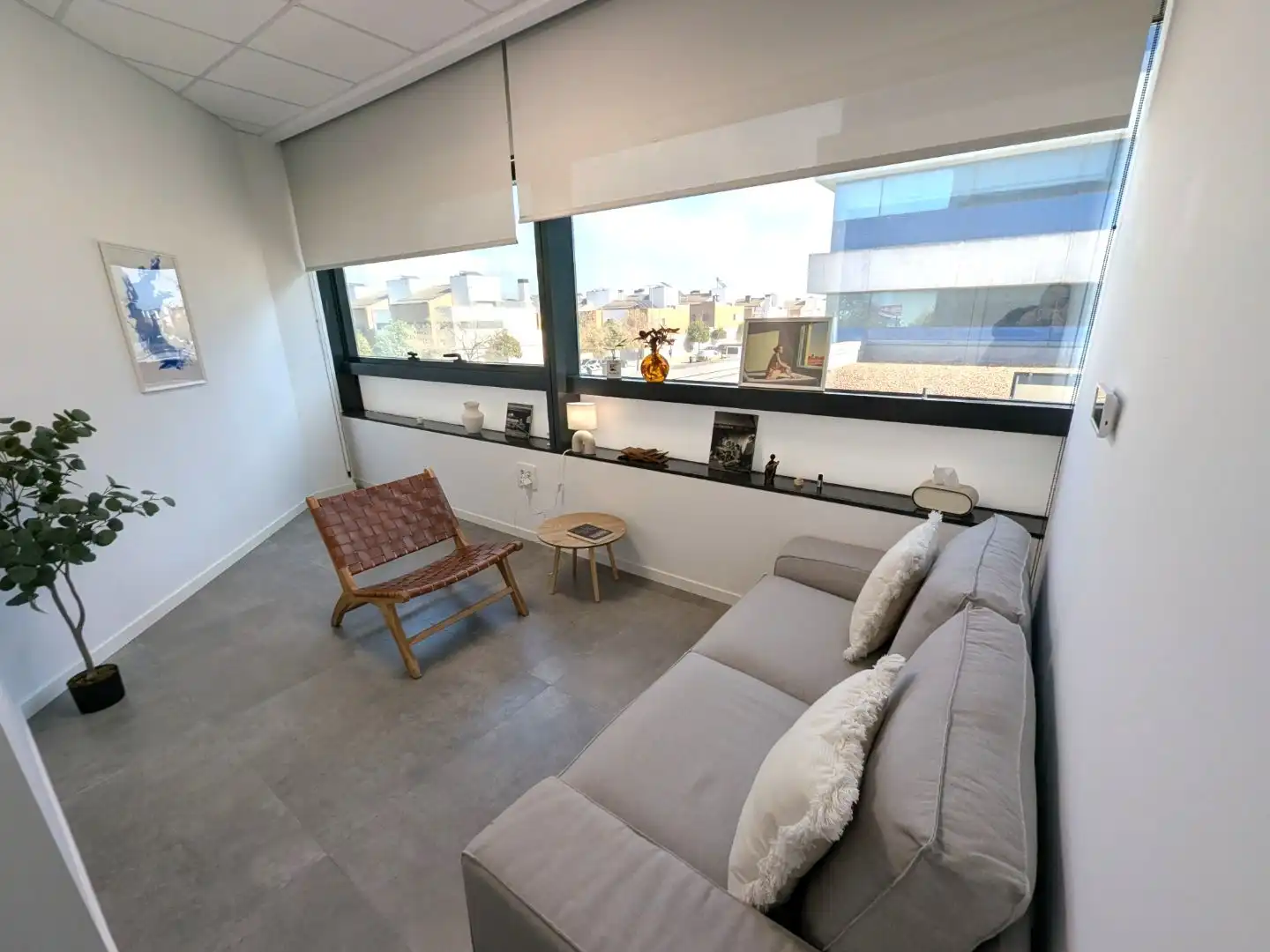 Living room of Office for rent in Sevilla  with Air Conditioner, Heating and Furnished