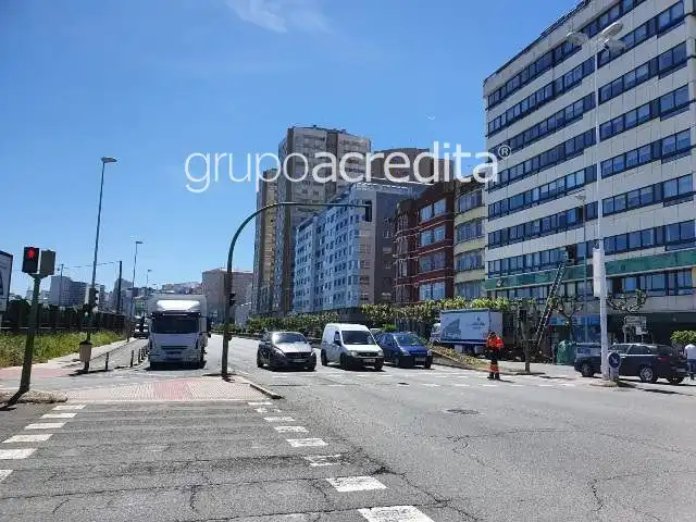 Parking de Oficina de alquiler en A Coruña Capital  con Aire acondicionado