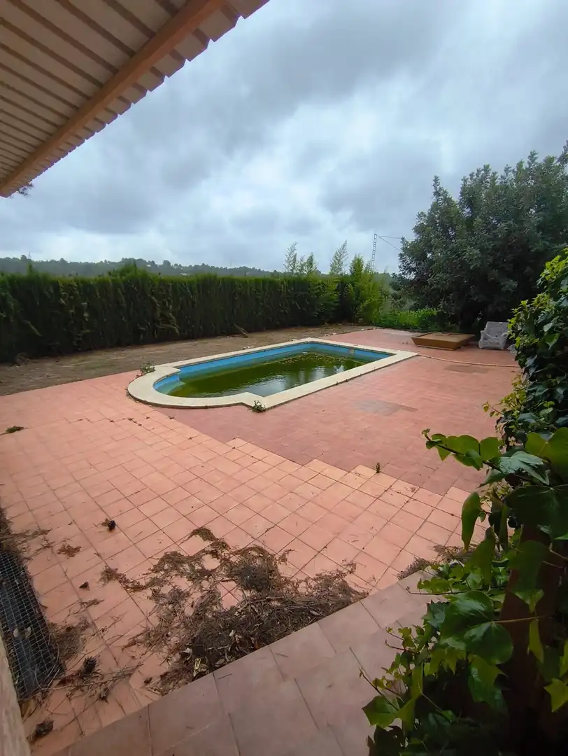 Swimming pool of Houses for sale in Buñol  with Air Conditioner, Furnished and Alarm