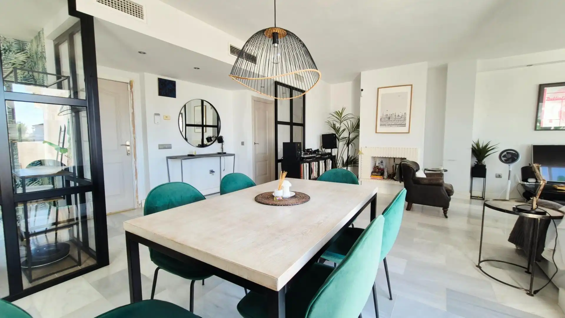 Menjador de Apartament en venda en Nueva Andalucía