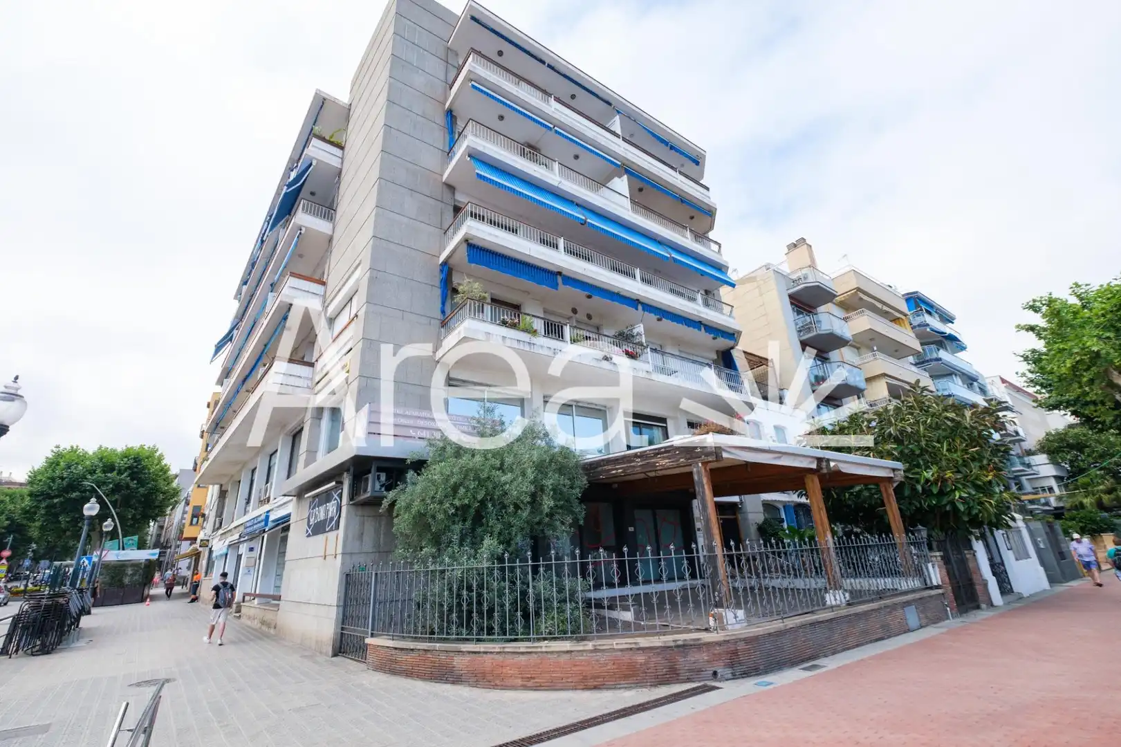 Außenansicht von Büro zum Verkauf in Arenys de Mar mit Klimaanlage, Abstellraum und Möbliert
