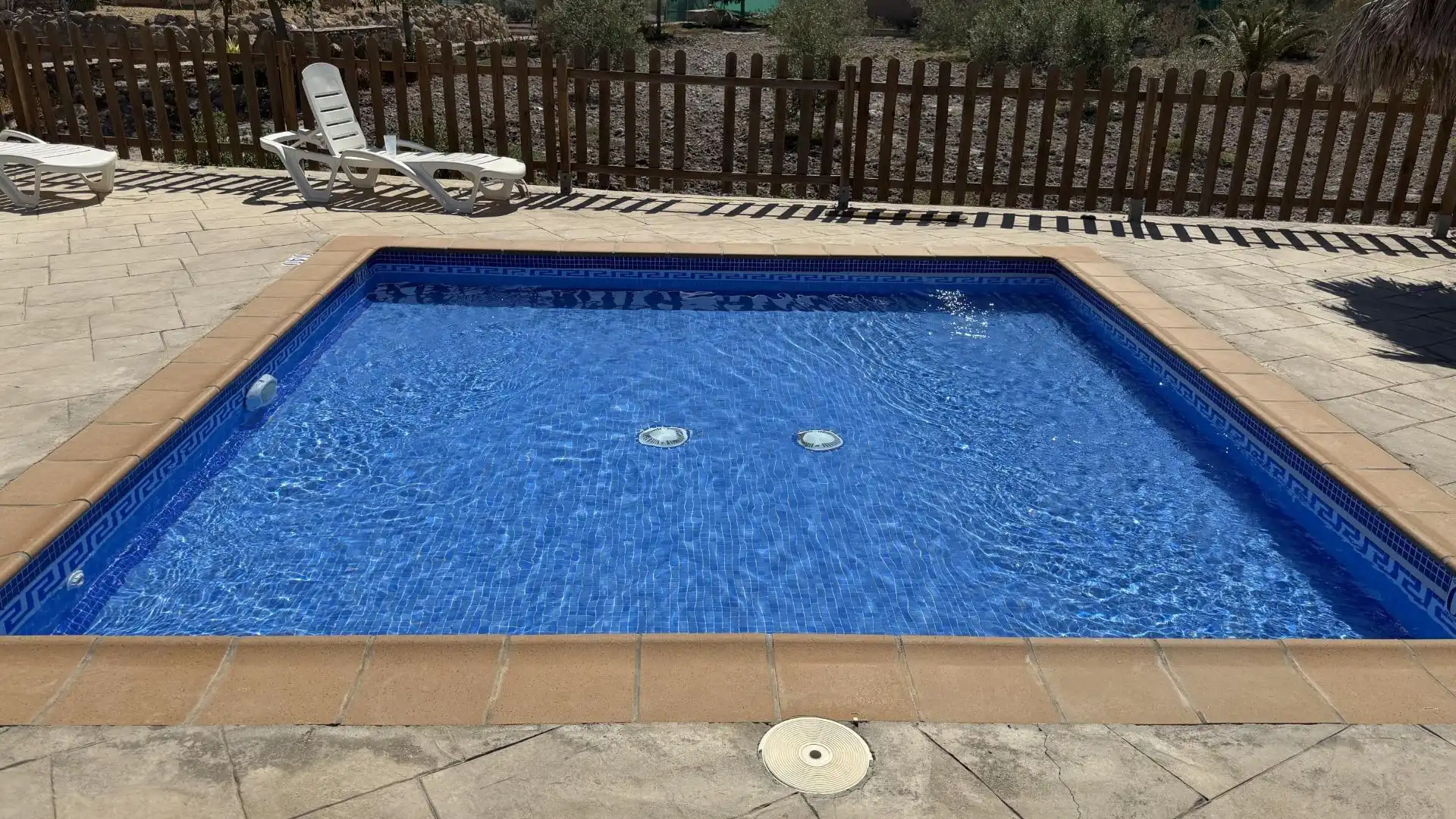 Schwimmbecken von Gebäude zum Verkauf in Turre