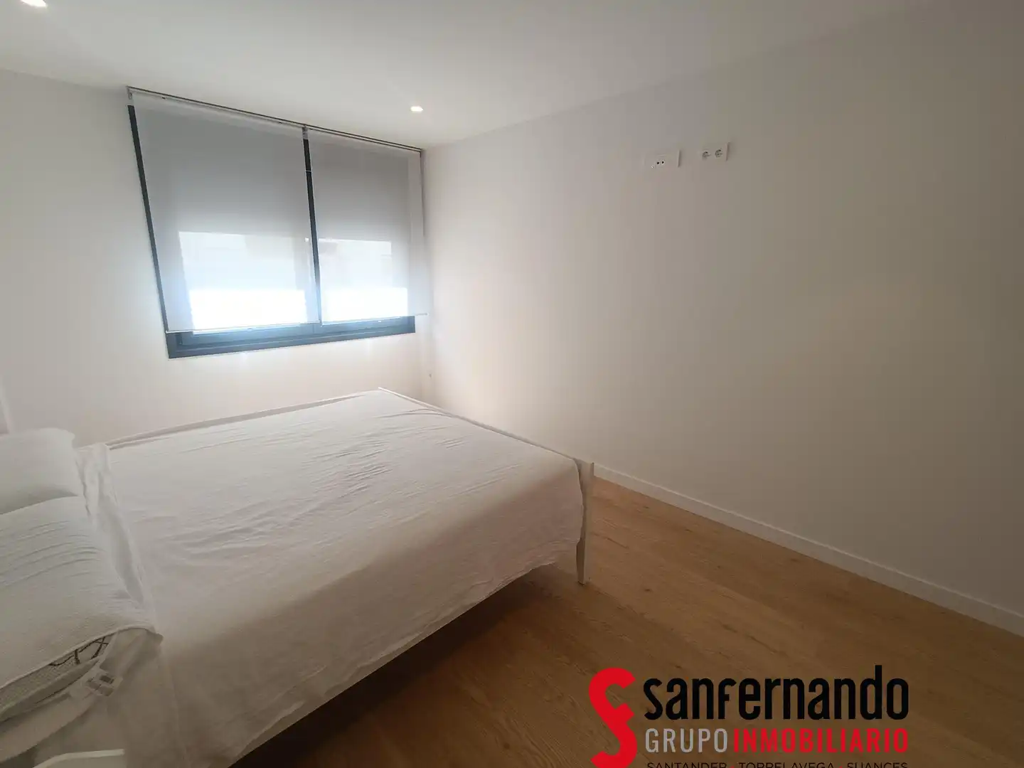 Schlafzimmer von Wohnung zur Miete in Santander mit Heizung, Möbliert und Balkon